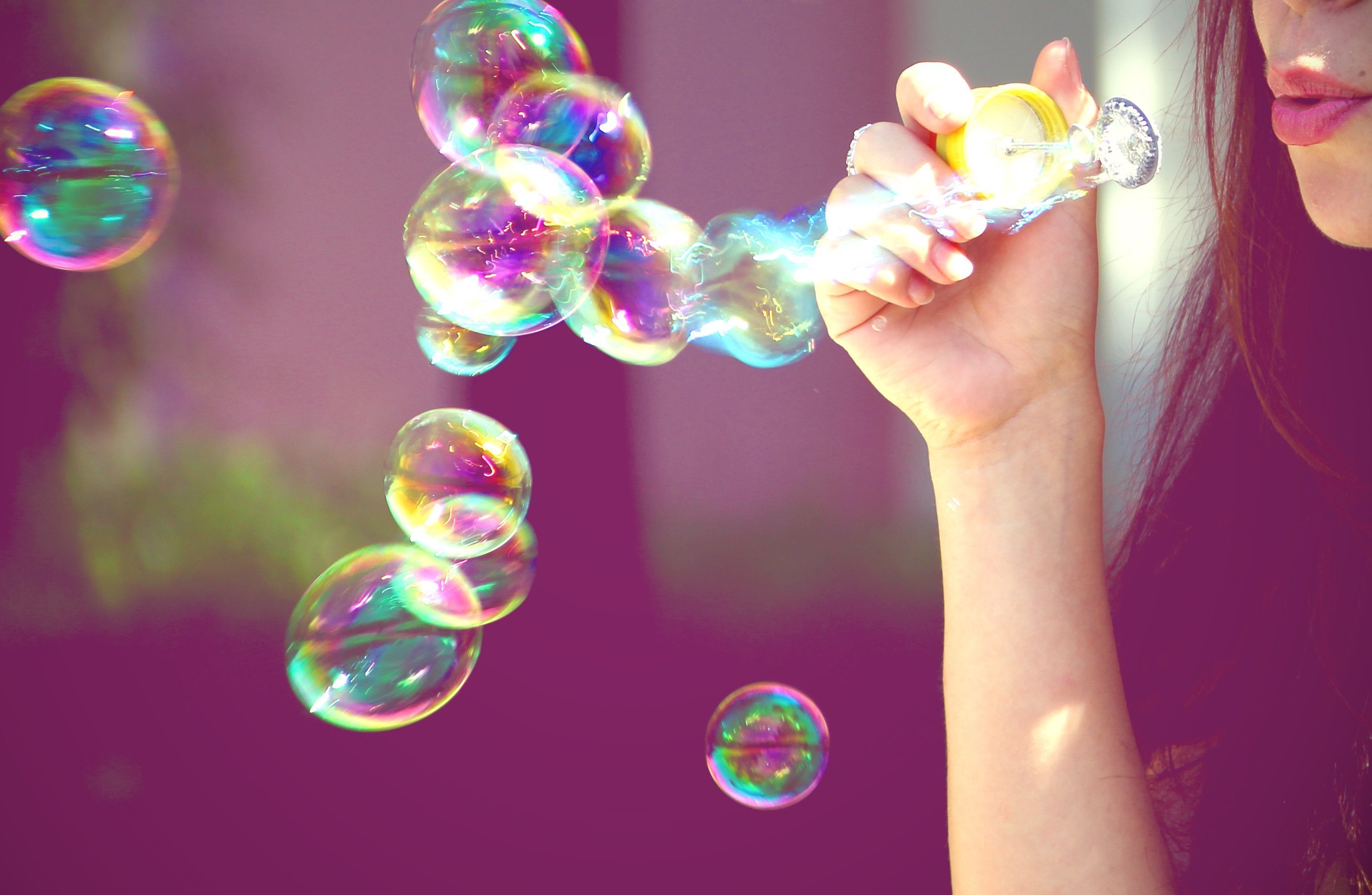 Покажи картинку пузыри. Мыльные пузыри. Разноцветные мыльные пузыри. Разноцветные пузыри. Выдувание мыльных пузырей.