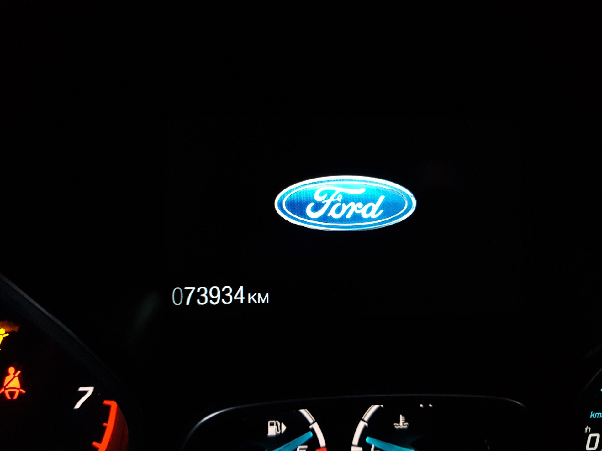 Установка логотипа на магнитолу. Форд фокус 3 на панели знак Форд. Заставка Форд фокус 3. Логотип Форд фокус 3 на магнитолу. Логотип Форд на заставку.