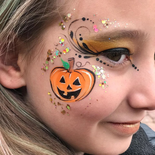 Что потребуется для создания рисунков на лице на Хэллоуин