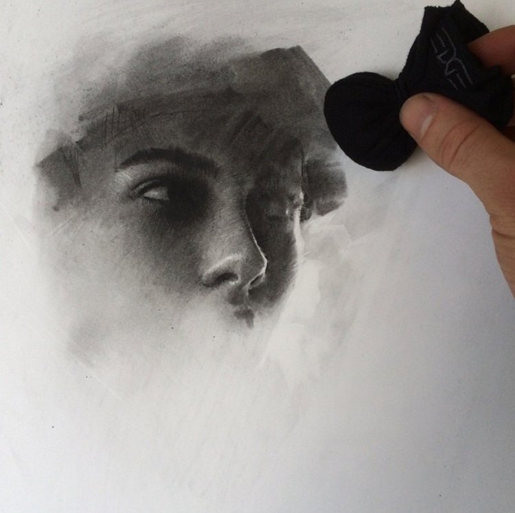 Casey Baugh портреты углем