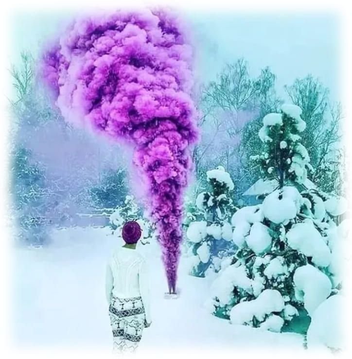 Фотосессия с цветным дымом зимой