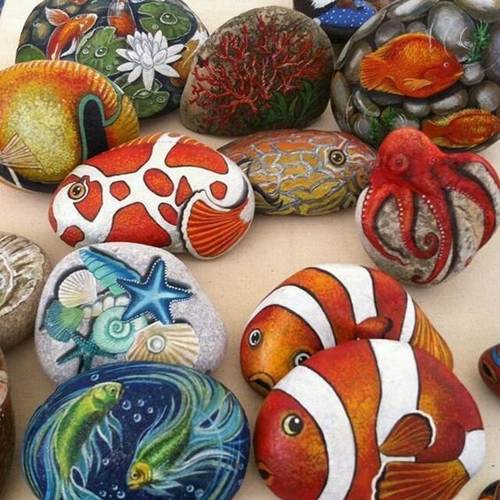 Разрисованные морские камни