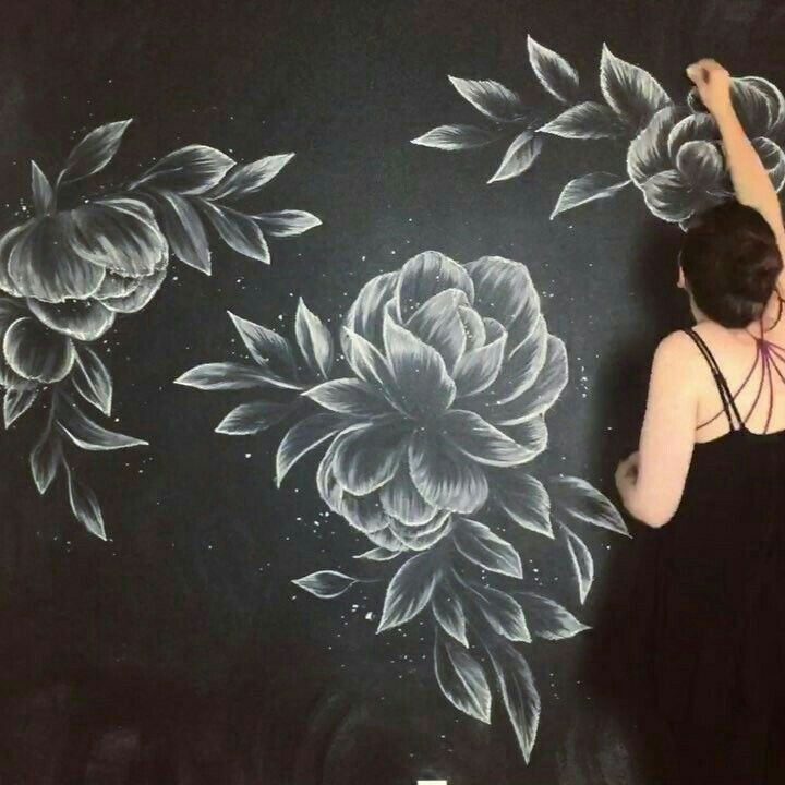 Цветы мелом на доске