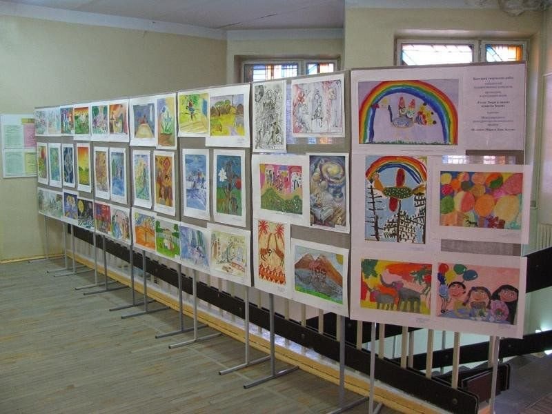 Выставка рисунков в детском саду