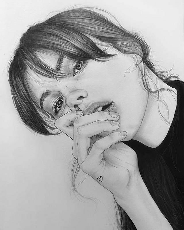 Рисунок девушки карандашом