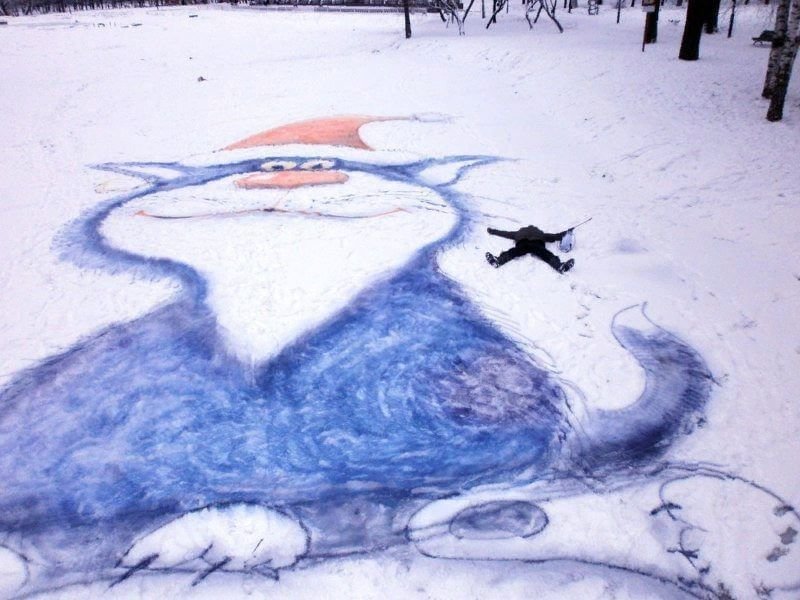 Цветные рисунки на снегу