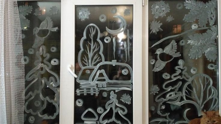 Рисование зубной пастой на окнах к новому году