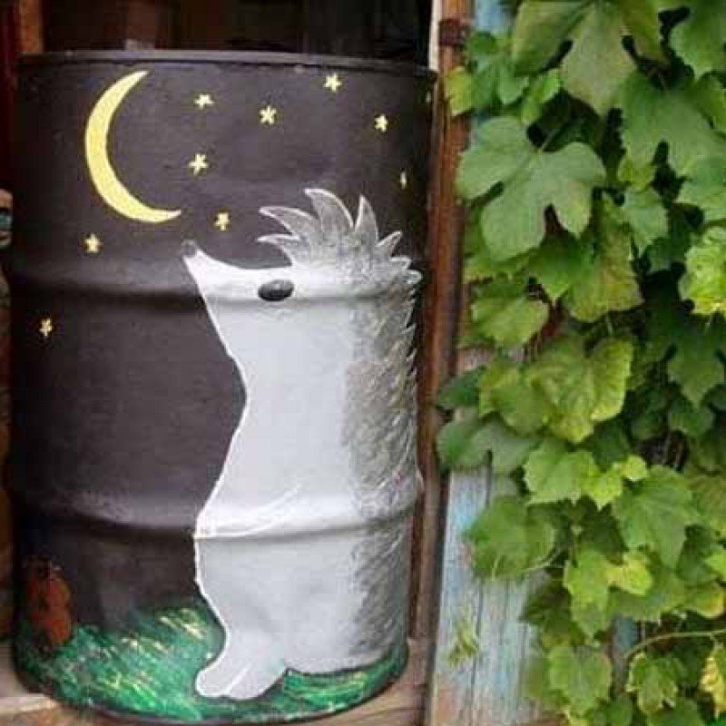 Декорируем бочки на даче