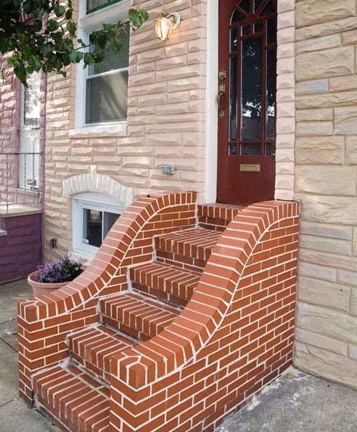 Ступеньки в дом из красного кирпича