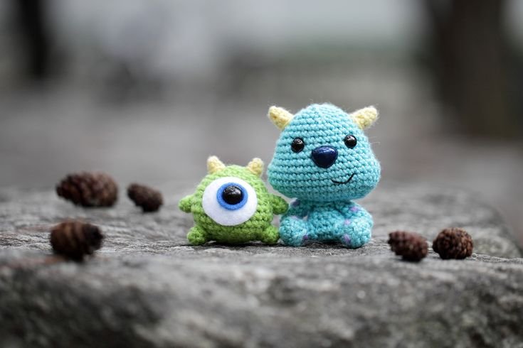 Маленькая вязаная игрушка