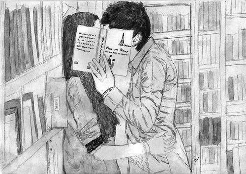 Девушка с книгой арт