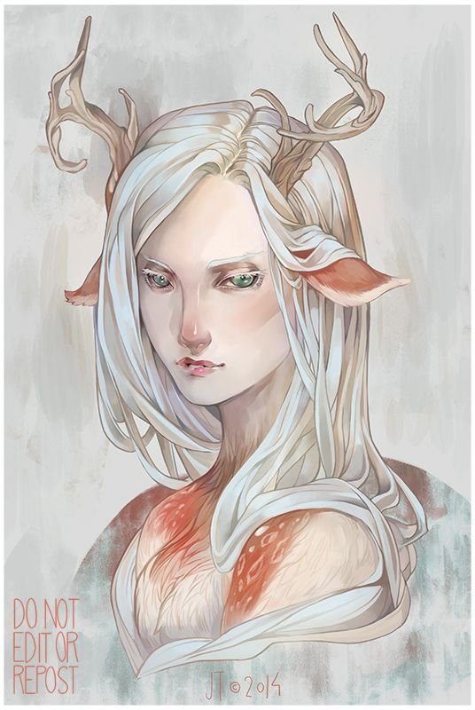 Девушка с оленьими рогами