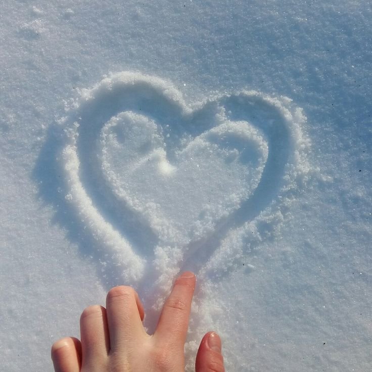 Сердечко на снегу