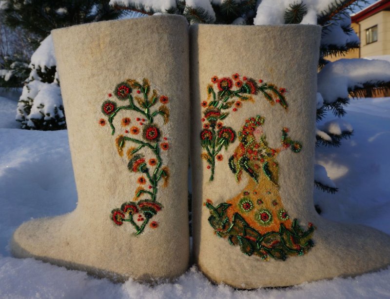 Валенки с вышивкой