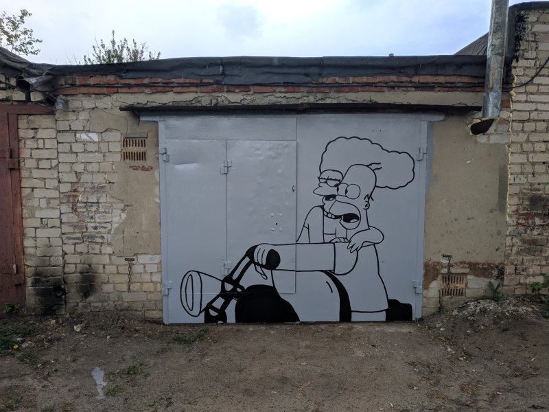 Рисунки на воротах гаража
