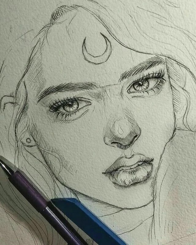 Рисунок девушки карандашом