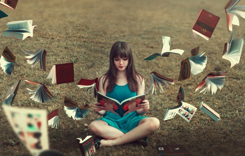 Девушка с книгой