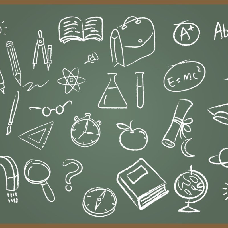 Рисунки на школьной доске мелом