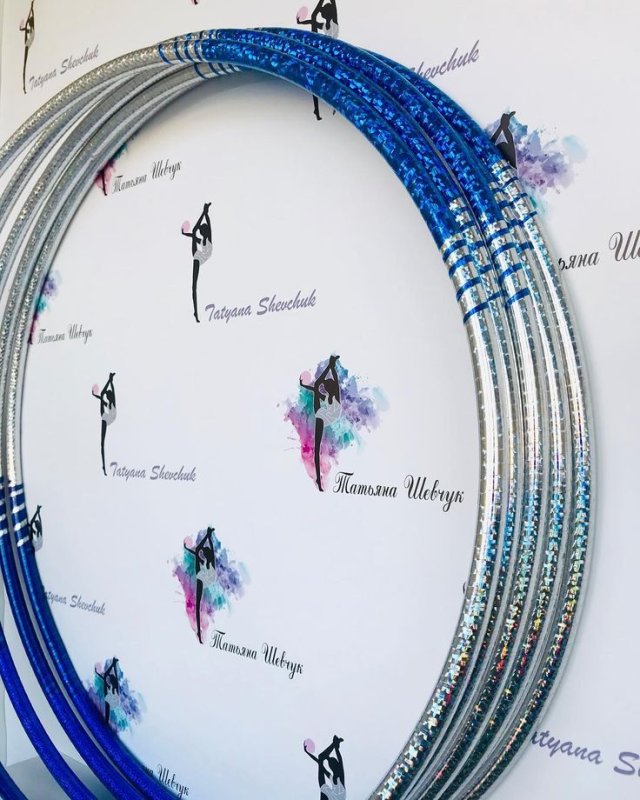 Обмотать обруч для художественной