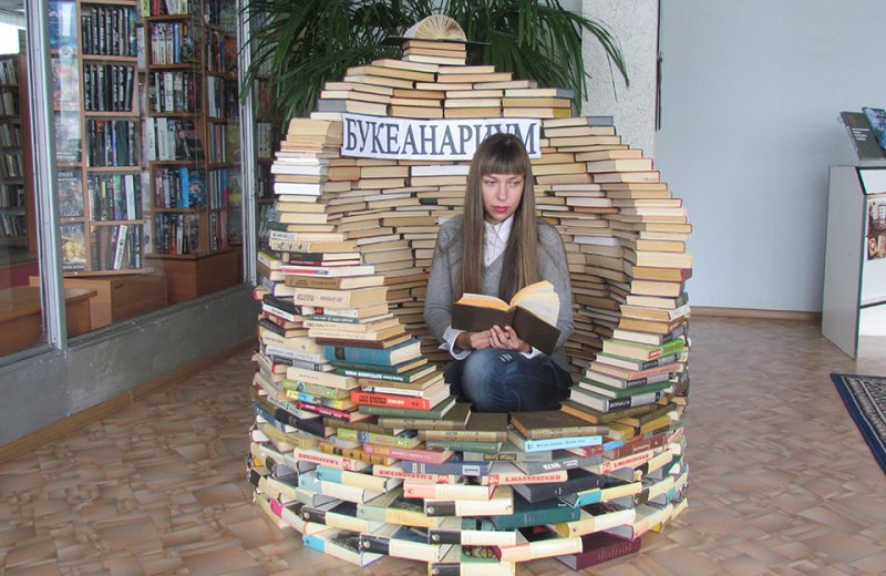 Читатели в библиотеке