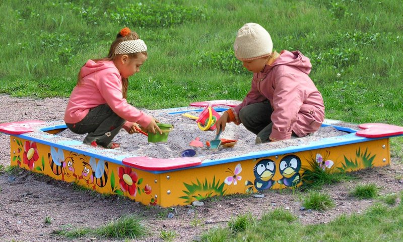 Песочница в саду