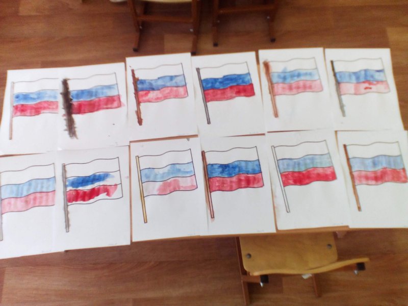 Детские рисунки ко Дню российского флага