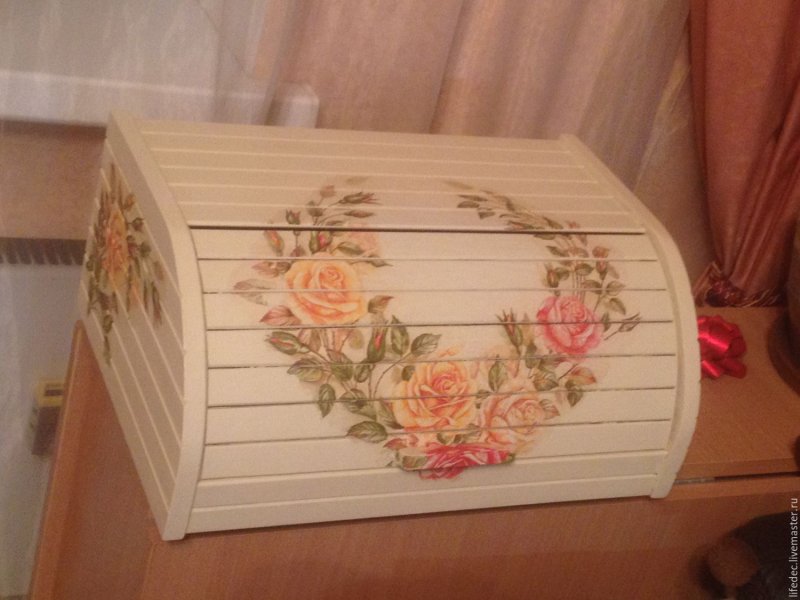 Декупаж хлебницы