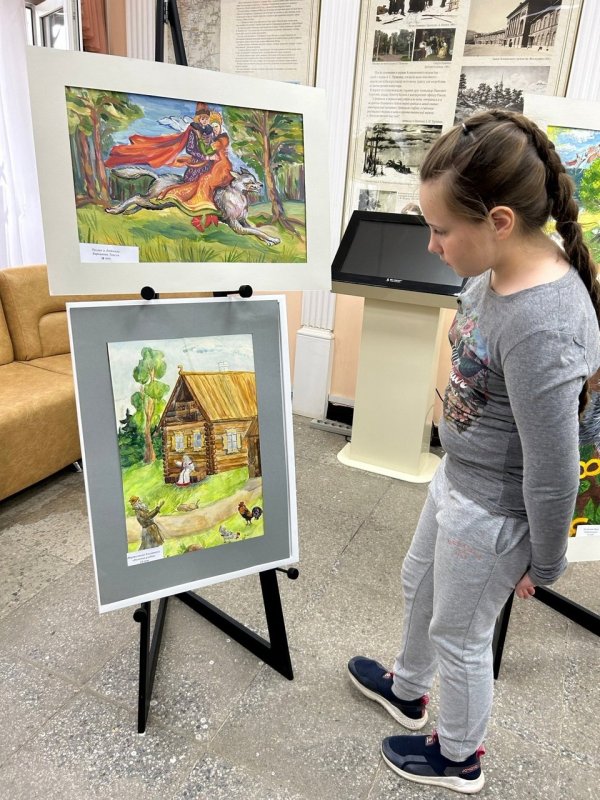 Художник рисует