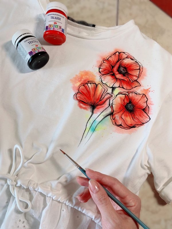 Роспись на футболке акриловыми