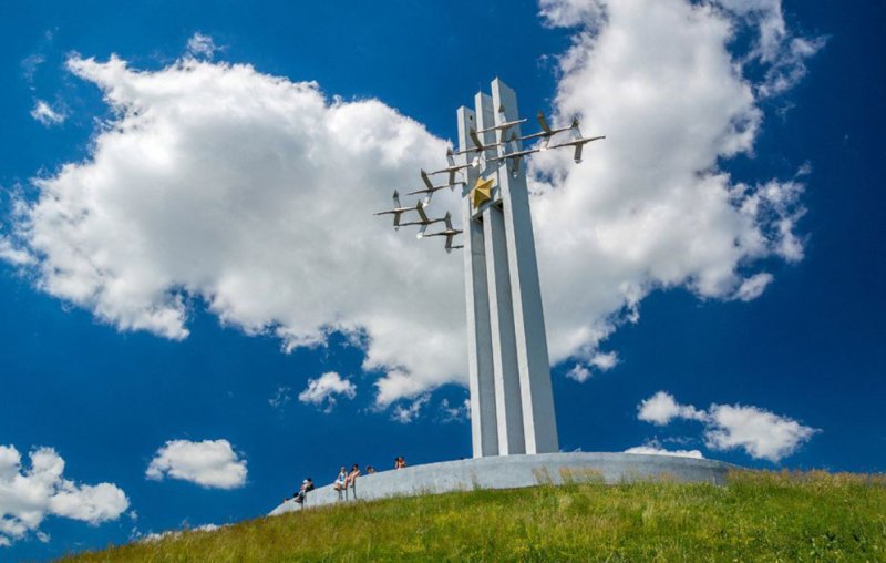 Памятник Журавли в Саратове