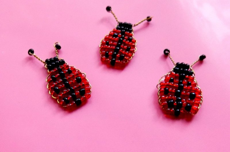 Божья коровка из бисера