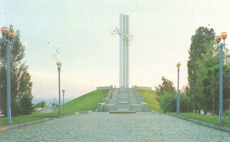 Парк Победы Саратов памятник