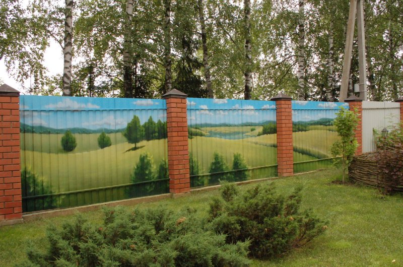 Необычный забор из профнастила