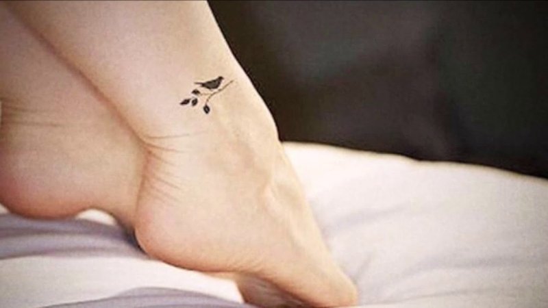 Маленькие тату для девушек на ноге
