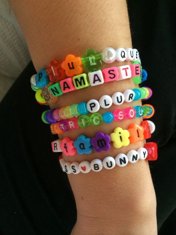 Kandi браслеты