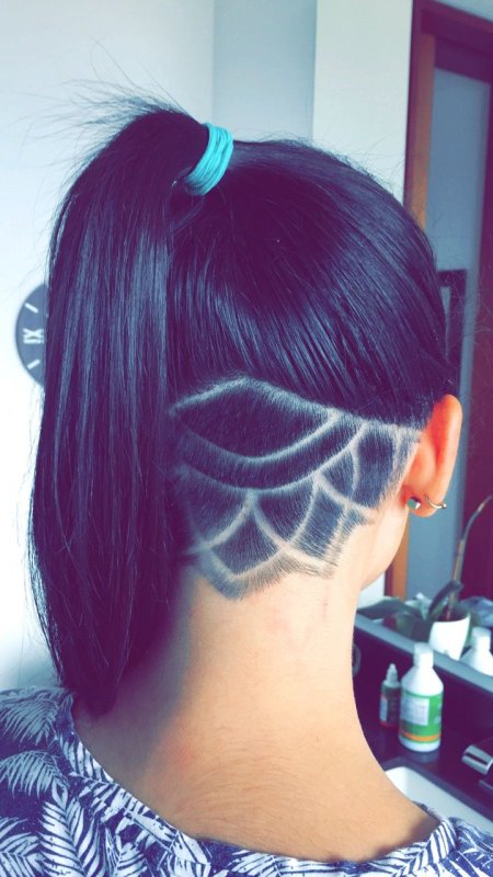 стрижка с выбритым затылком женская