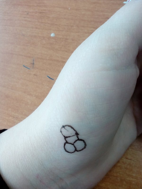 Лёгкие тату ручкой на руке